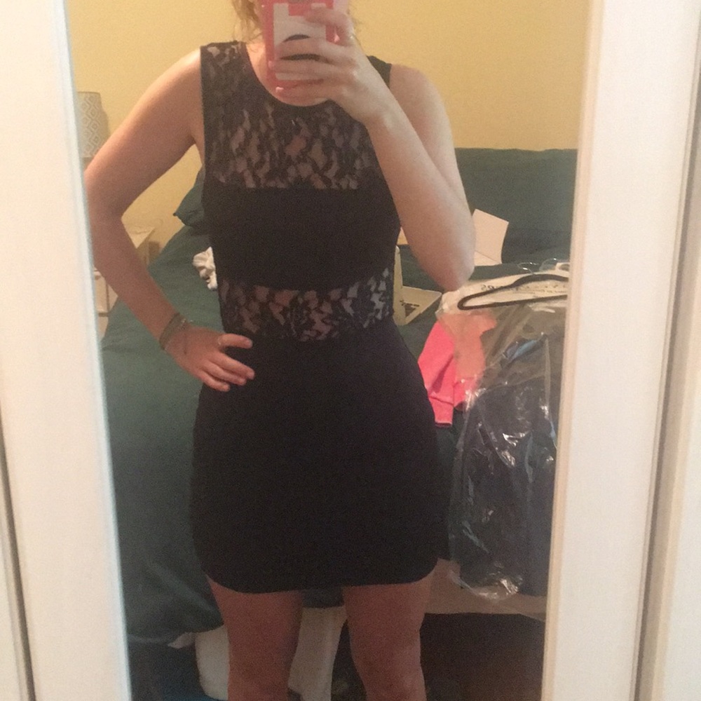 Bodycon lace dress